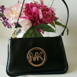 New w/o tag Authentic Michael korc wristlet Fulton